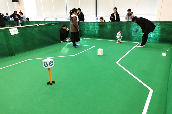 1576033246532029723.jpg 机器人高尔夫比赛现场_副本.jpg