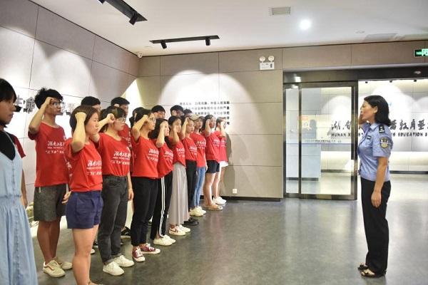 beat365正版唯一官网必一青少年禁毒防艾暑期社会实践专项行动在湘潭市禁毒教育基地顺利启动