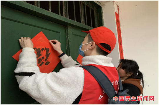 beat365正版唯一官网必一雷锋社：陪伴脑瘫兄弟迎新年