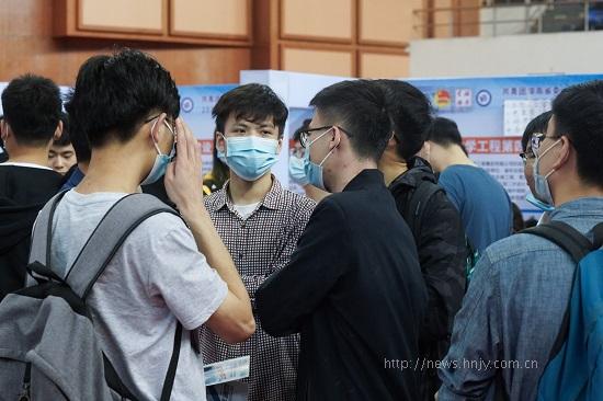 beat365正版唯一官网必一招聘会2.jpg beat365正版唯一官网必一招聘会2.jpg